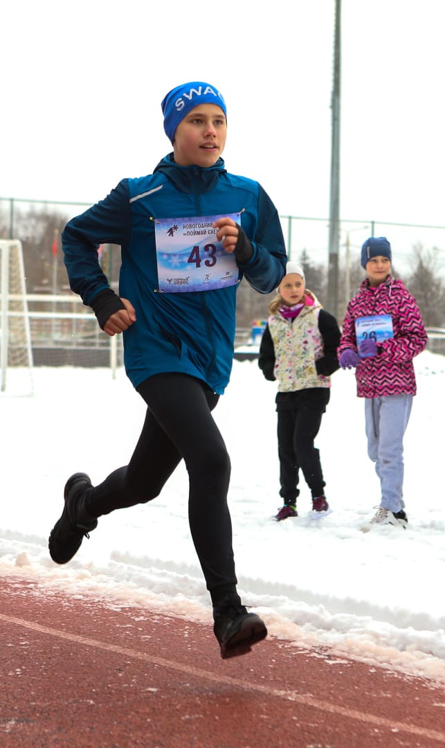 Новогодний забег Поймай снежинку, лёгкая атлетика, бег, Соболь Максим, дистанция 500 м